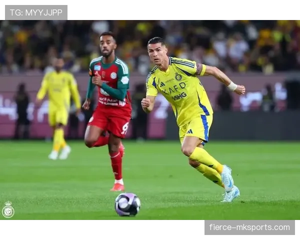 奥纳丘根克火力全开，进球如麻助球队稳居争冠行列