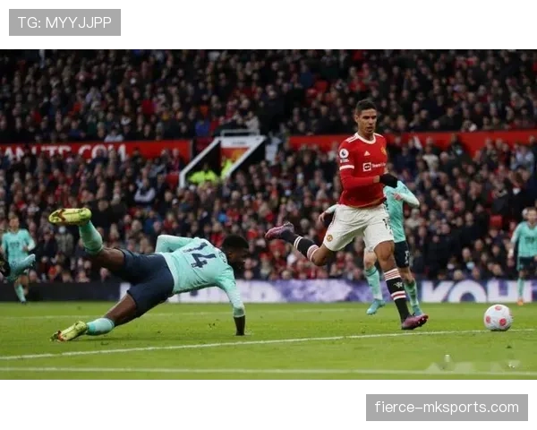 基恩：英超争冠战火再起，曼联状态持续提升引人关注