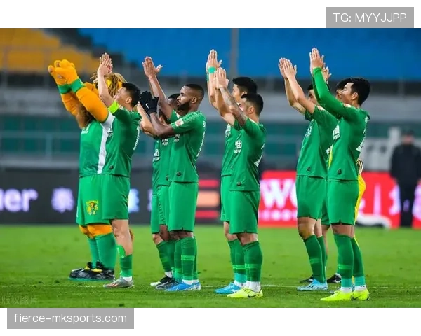 国安德比再掀波澜，双方将士展现出强烈的竞争力与不屈斗志